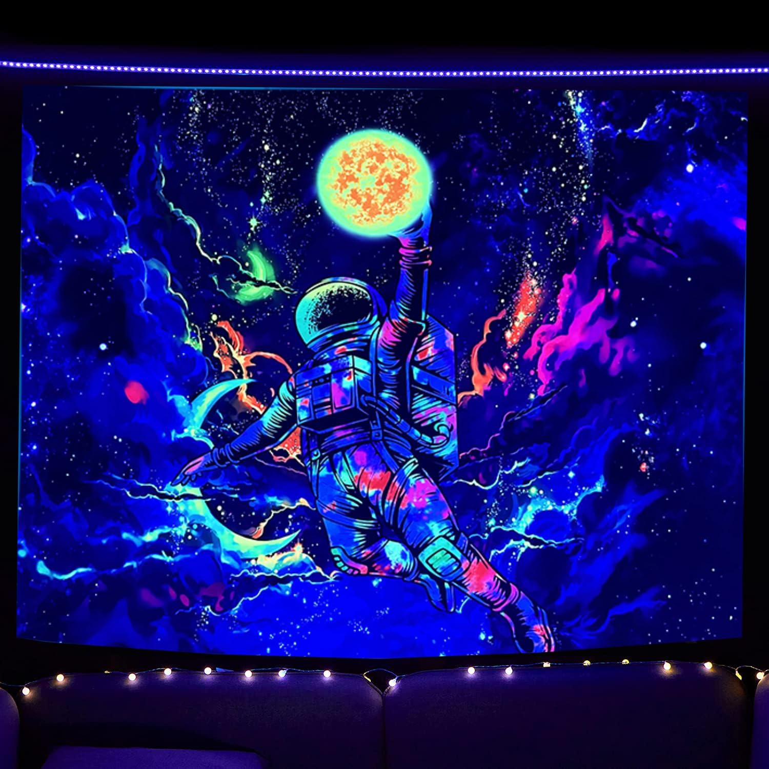 Astronaut Solar Dunk | Oficiální GlowTapestry UV Art Decor 