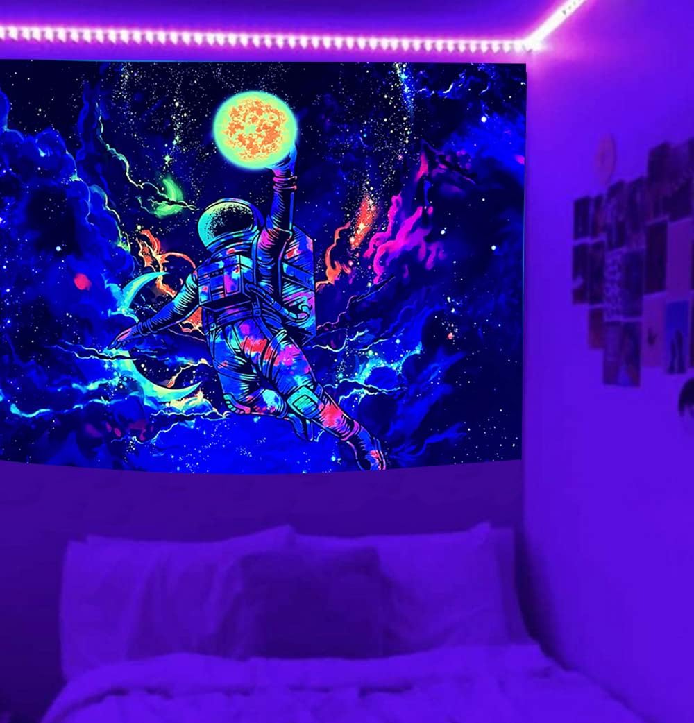 Astronaut Solar Dunk | Offizielles GlowTapestry UV-Kunstdekor 