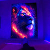 Wandteppich mit Löwenmotiv | Offizielles GlowTapestry UV-Kunstdekor 