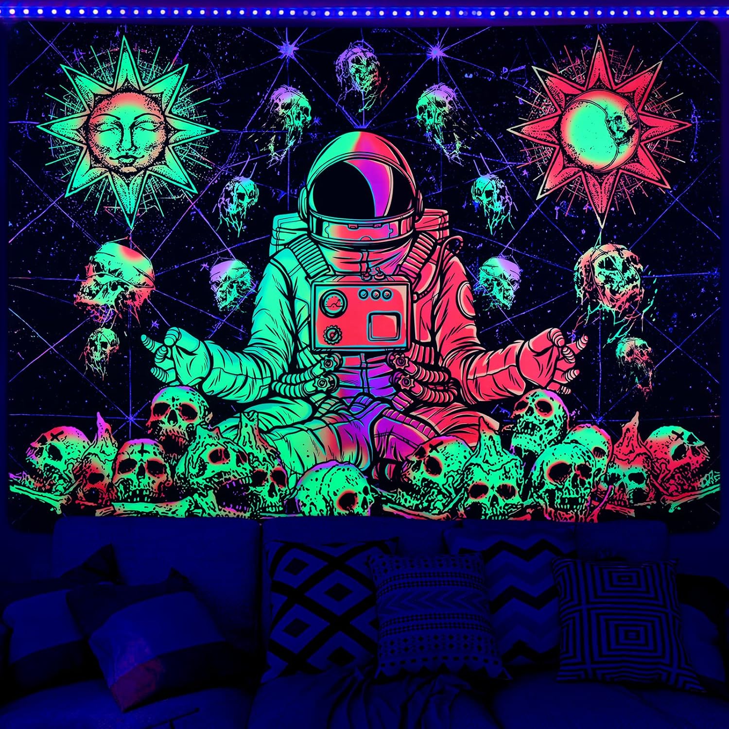 Meditace lebky astronauta | Oficiální GlowTapestry UV Art Decor 