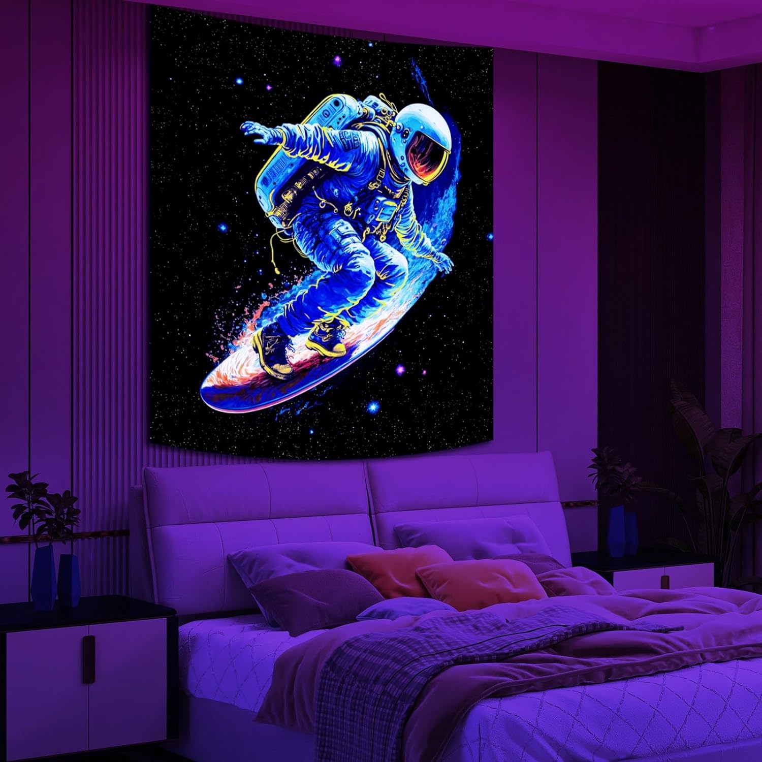 Astronaut Surfing | Oficiální GlowTapestry UV Art Decor 