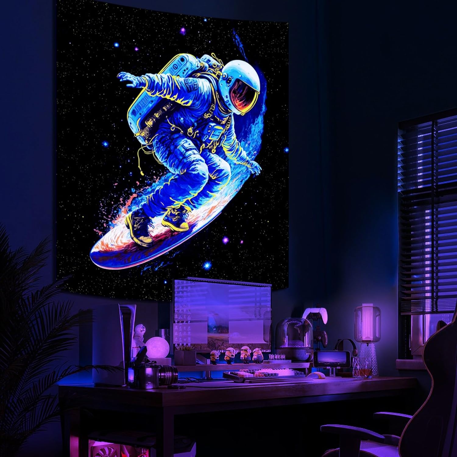 Astronaut Surfing | Oficiální GlowTapestry UV Art Decor 