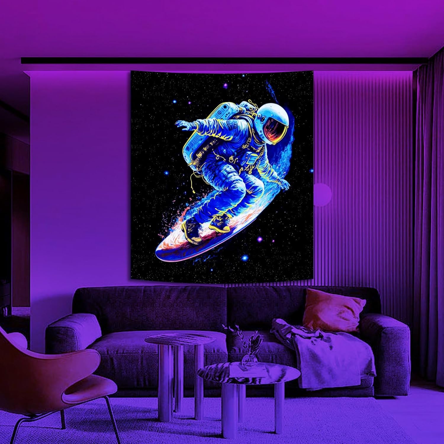 Astronaut Surfing | Offizielles GlowTapestry UV-Kunstdekor 