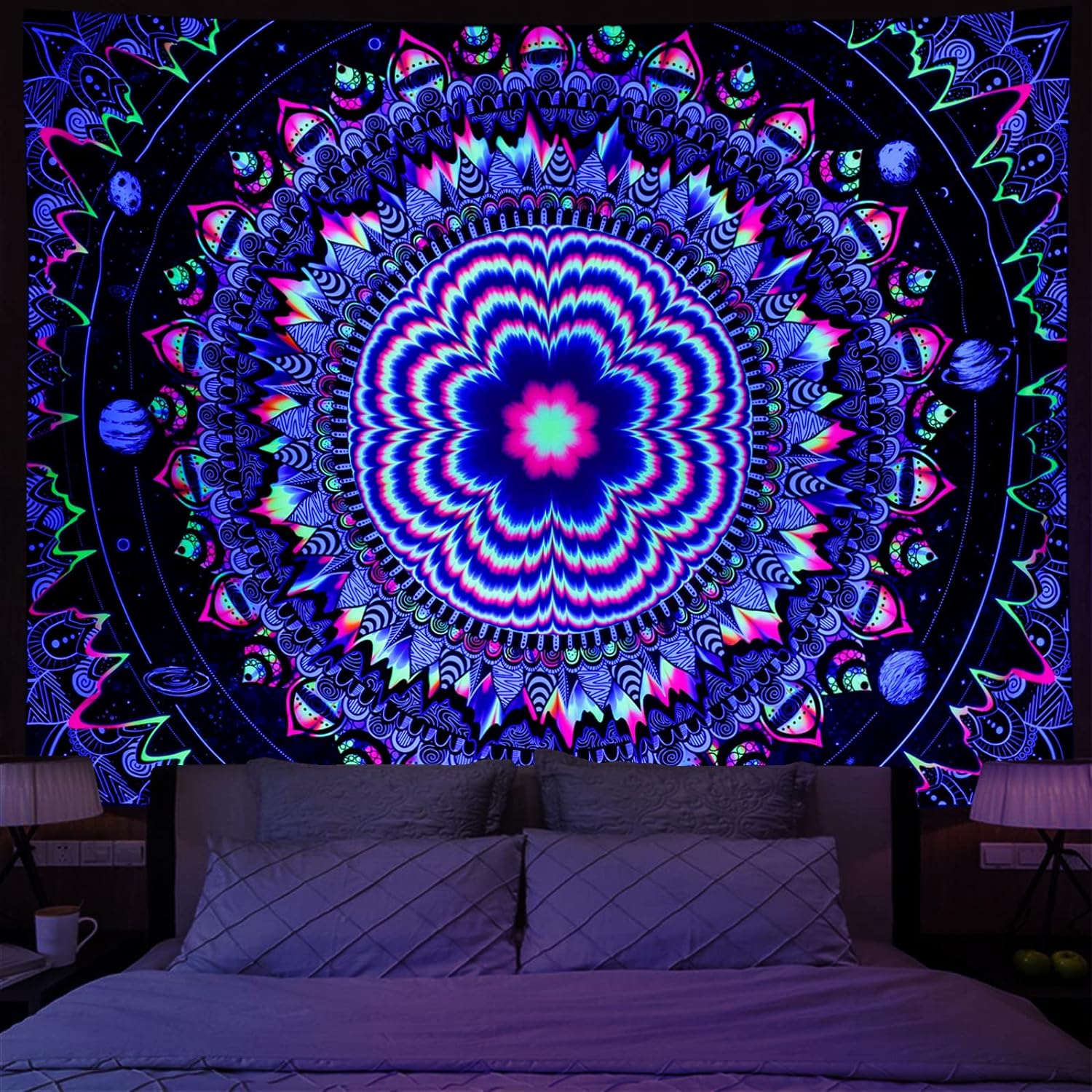 Amonercvita Mandala | Offizielles GlowTapestry UV-Kunstdekor 