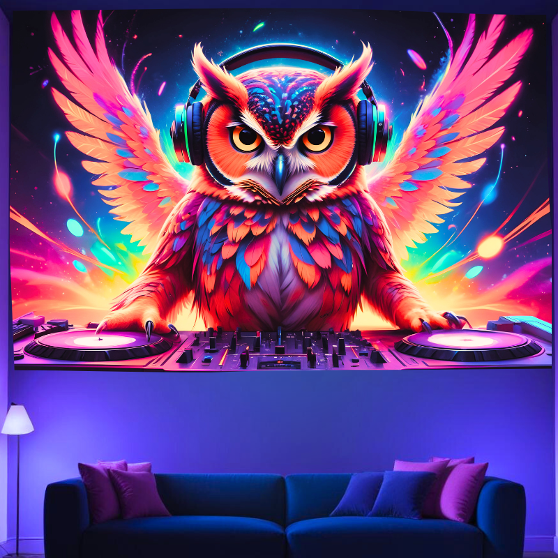 Night Owl DJ | Offizielles GlowTapestry UV-Kunstdekor 